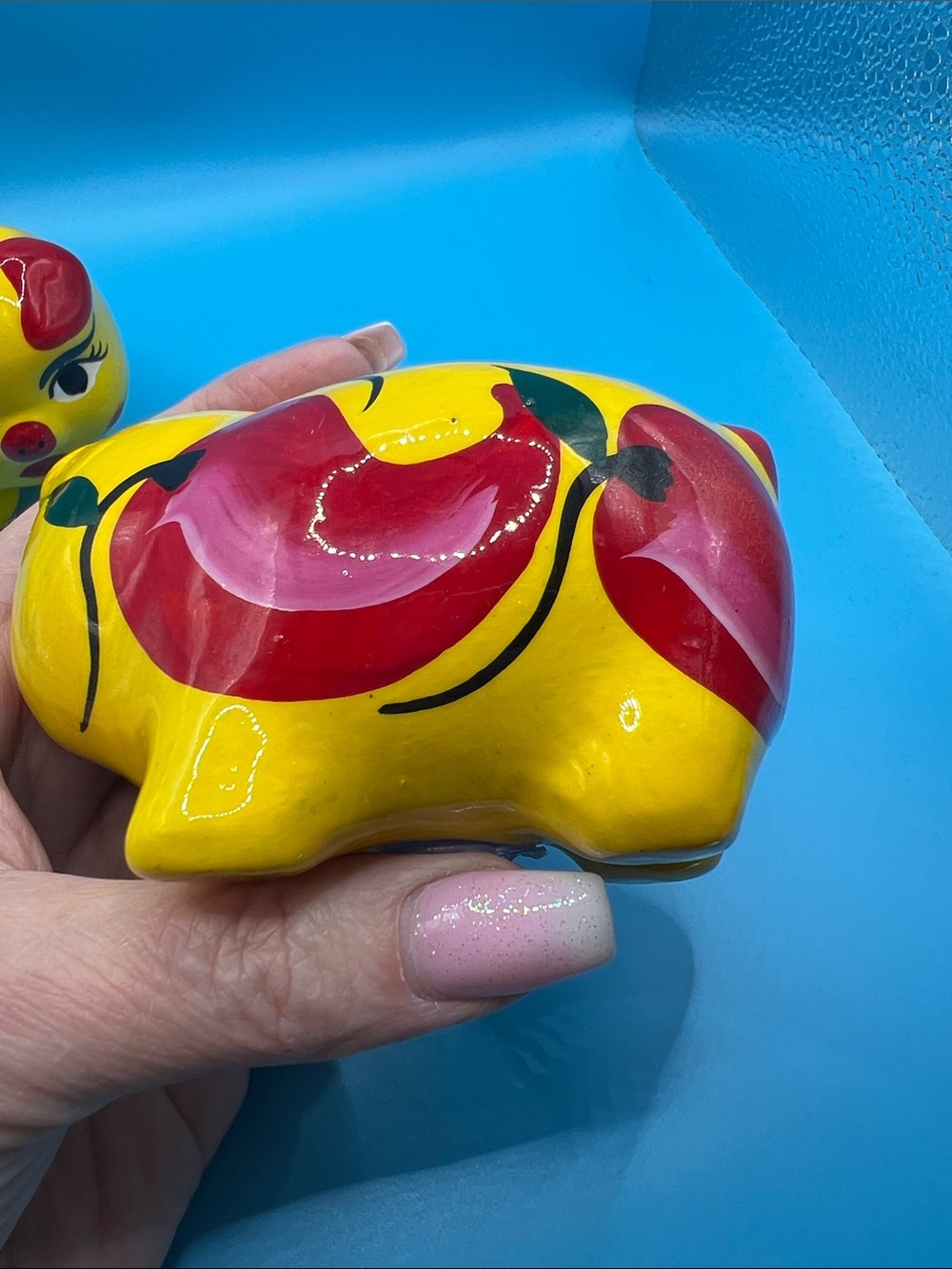 Red and yellow hot pepper piggie salt and pepper shakers set - Picture 9 of 11